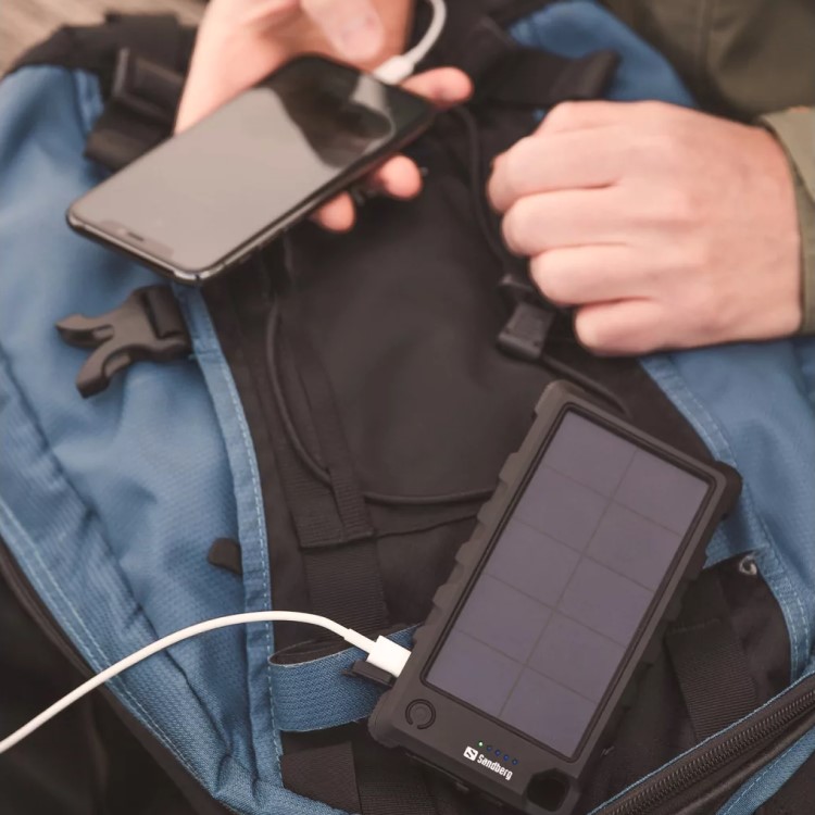 Aurinkokennokäyttöinen varavirtalähde, 10000 mAh